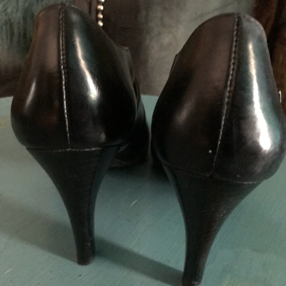 Black heels with open toe. Franco Sarto - Picture 2 of 3